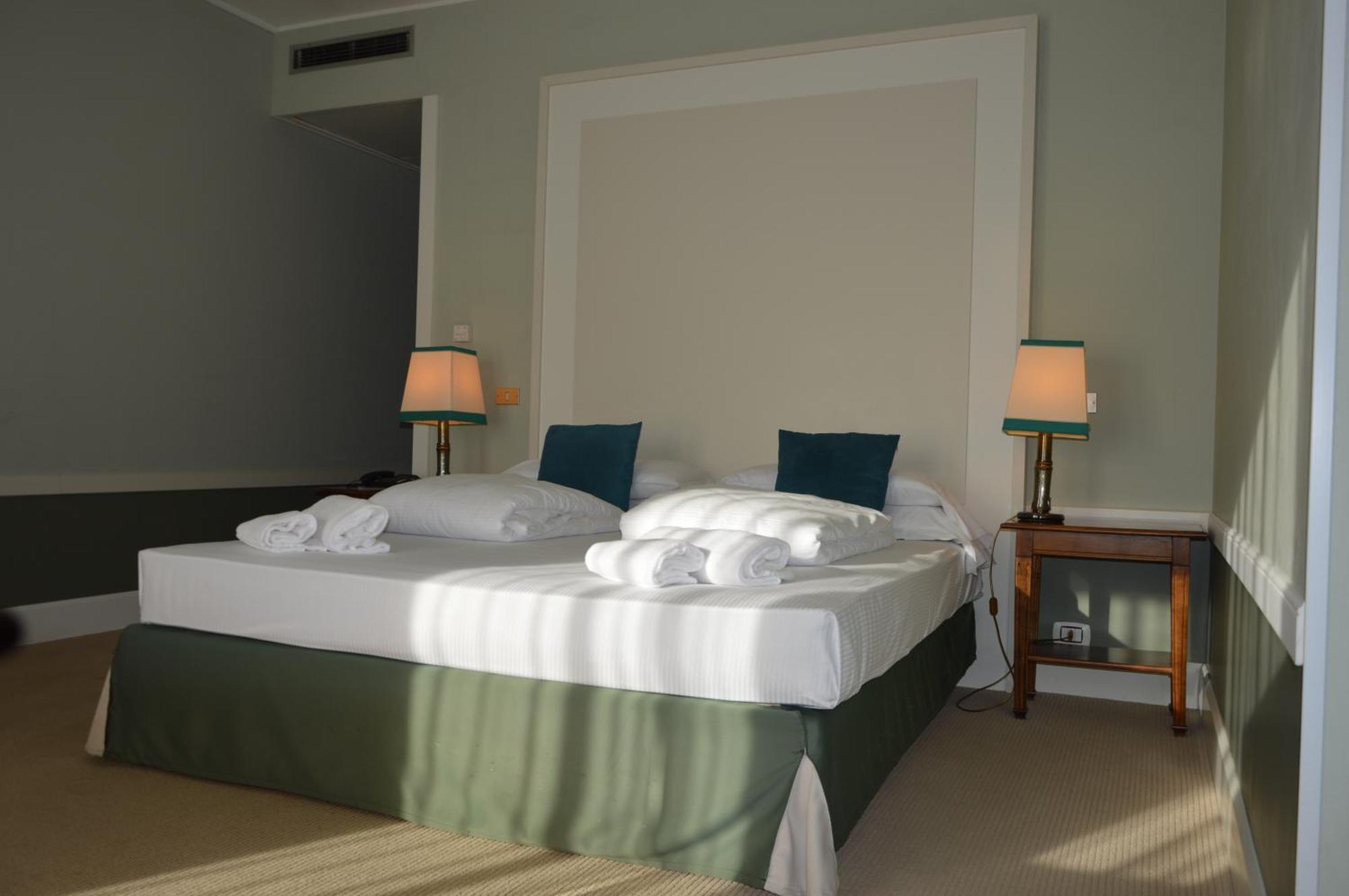 Blue Dream Hotel 4*